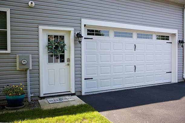 24/7 Emergency Garage Door Panel Replacement experts in Nashville, MI